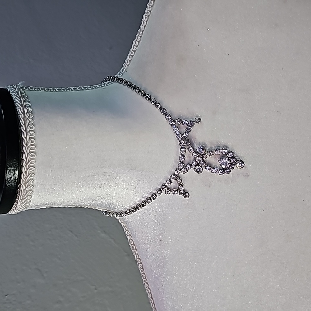 15 Inch Silver and Rhinestone Necklace🧸